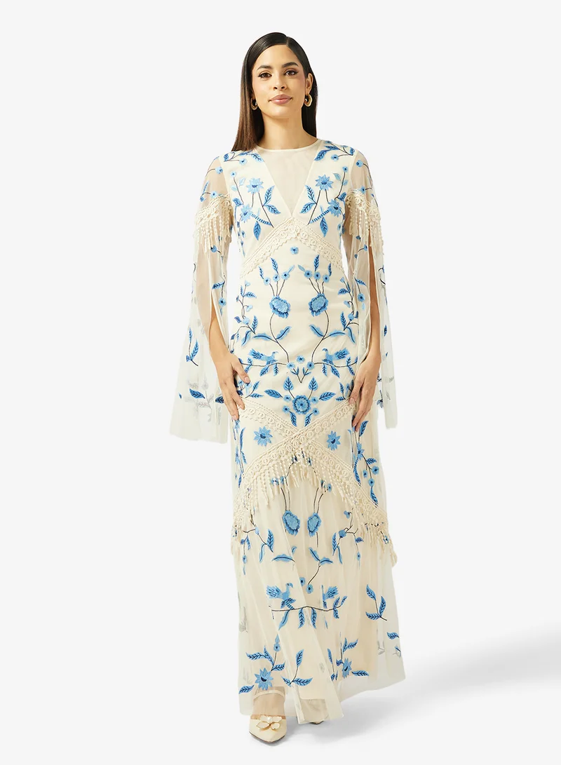 فروك اند فرل فستان ماكسي بطبعة وأكمام كاب وياقة واسعة